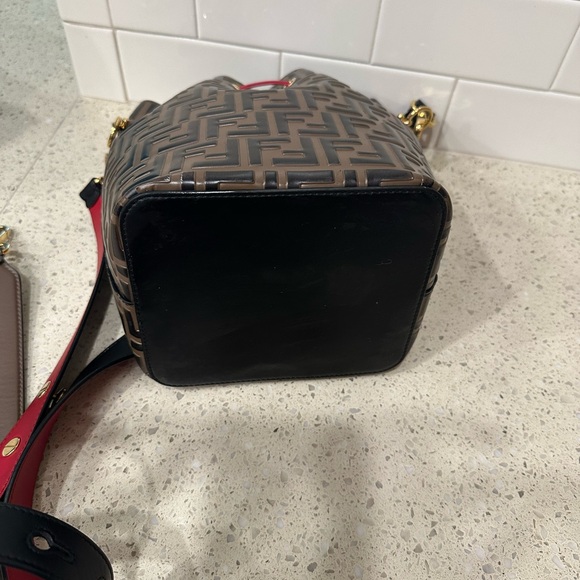 Fendi bucket bag - Picture 9 of 12